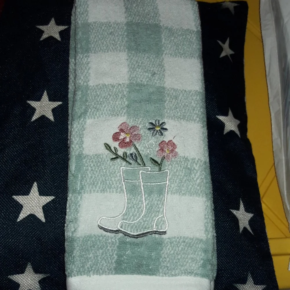 2 Pc Bathroom Hand Towels Spring Expressions 100% Cotton